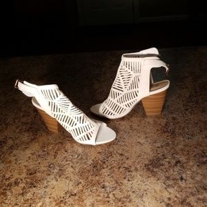 U.S. SIZE 6.5 JUST FAB HEELS